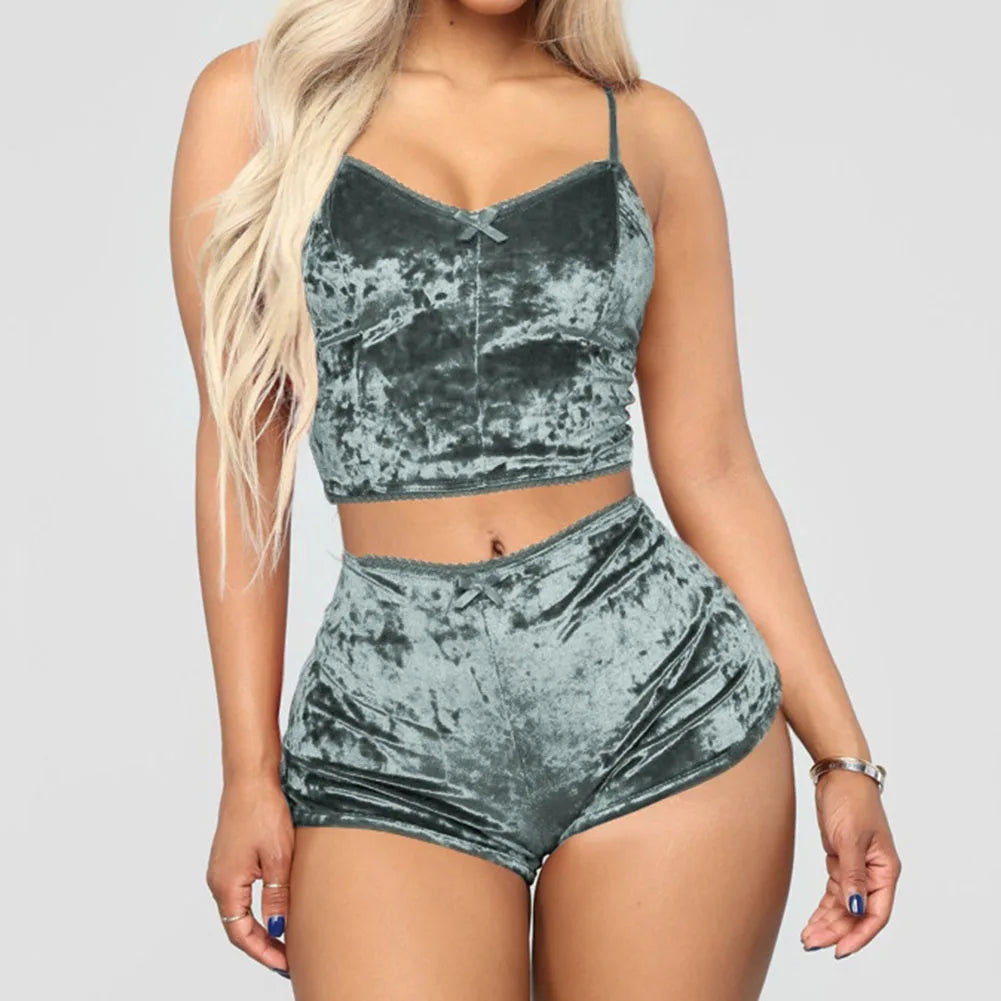 Conjunto Pijama Minimalista Cetim Silk Glow Decote V (Cami Top + Shorts Fluido)