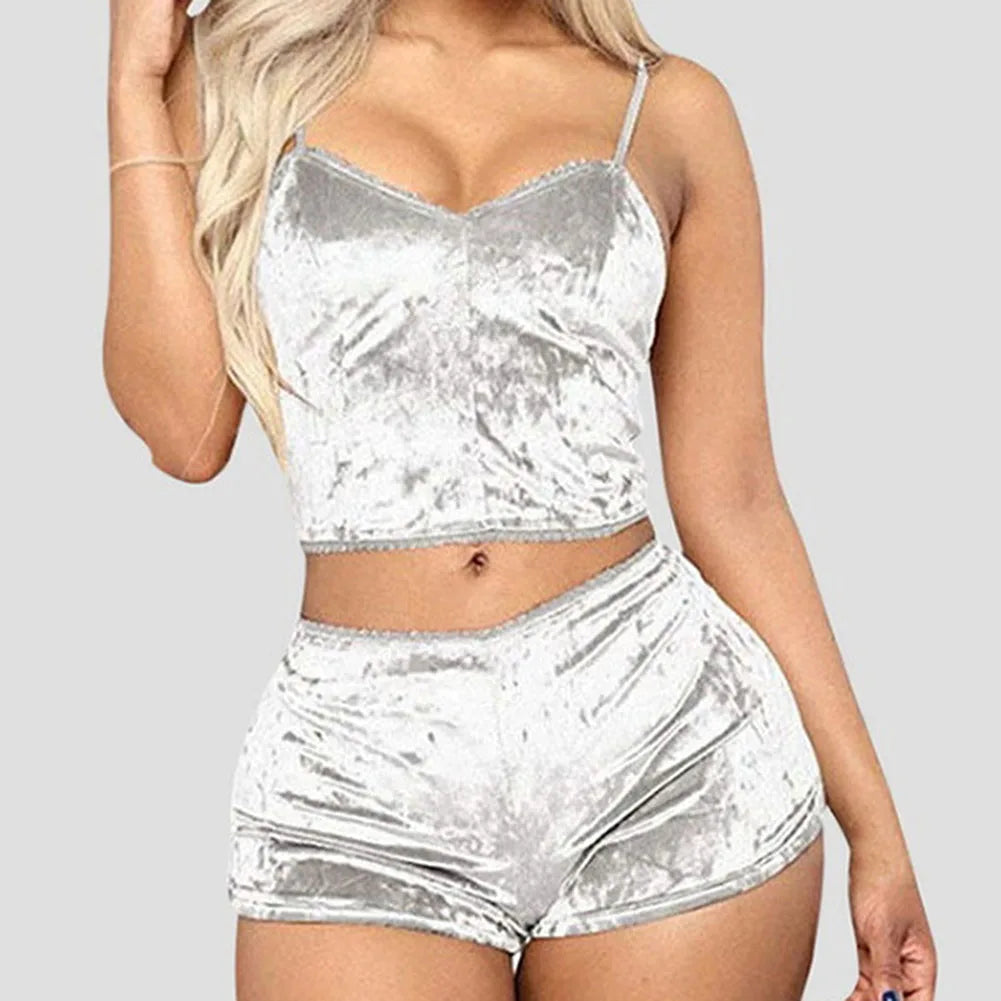 Conjunto Pijama Minimalista Cetim Silk Glow Decote V (Cami Top + Shorts Fluido)