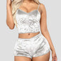 Conjunto Pijama Minimalista Cetim Silk Glow Decote V (Cami Top + Shorts Fluido)
