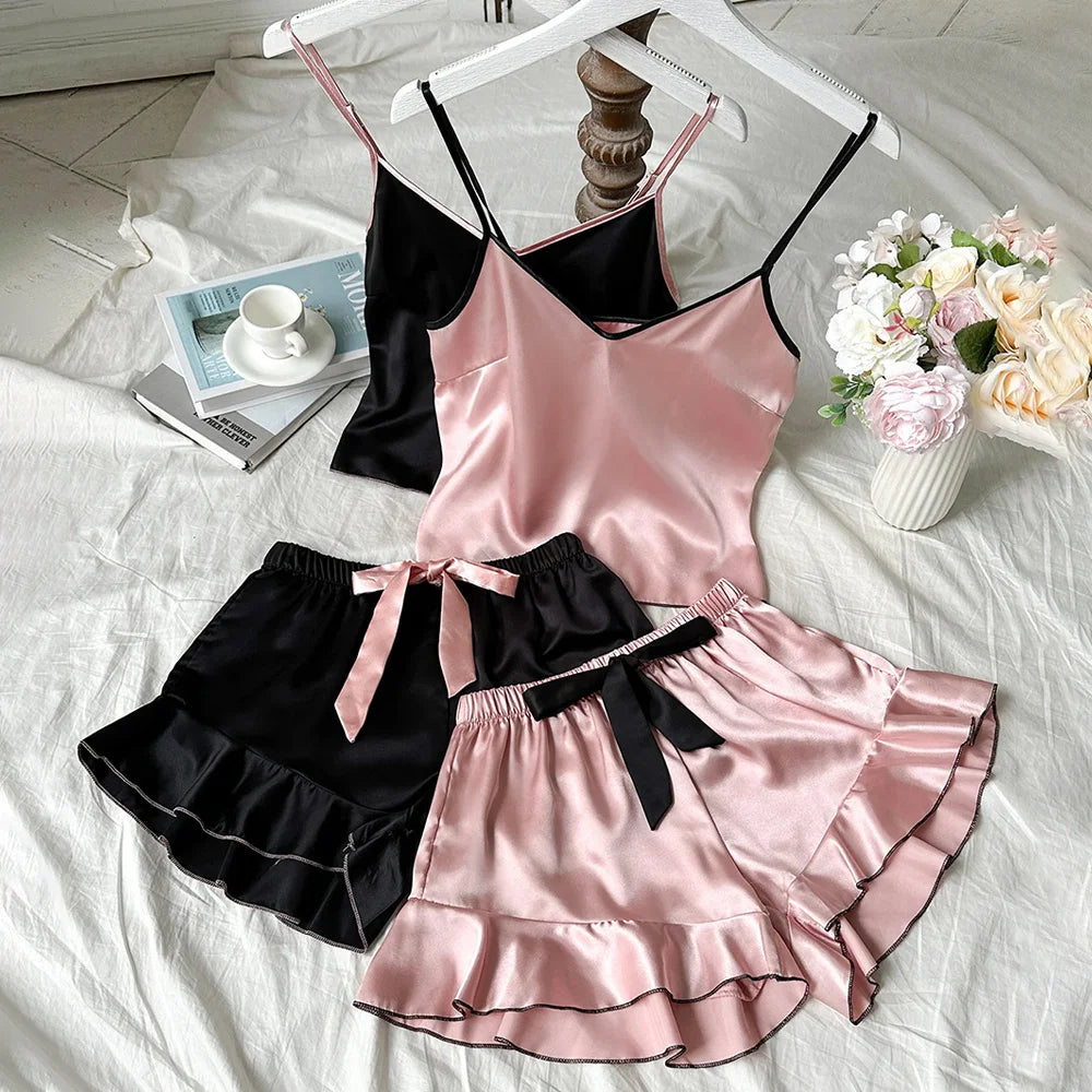 Conjunto Pijama Babados Sweet Tie (Regata Decote V + Shorts com Laço Acetinado)